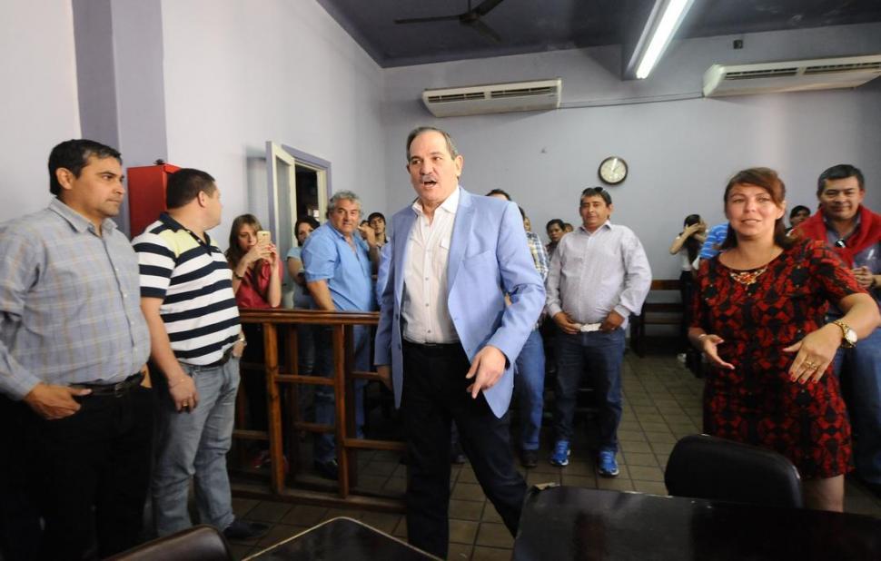 Alperovich pide el voto electrónico y el fin del acople