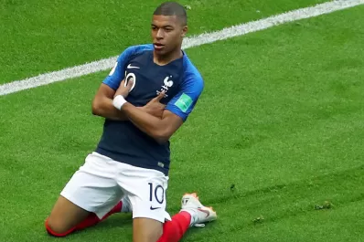 Mbappé, cara de travieso y piernas de pantera