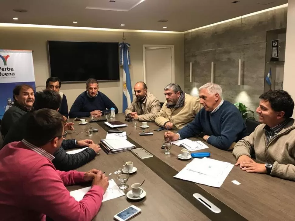REUNIÓN. Concejales y funcionarios se reunieron para discutir los cambios.