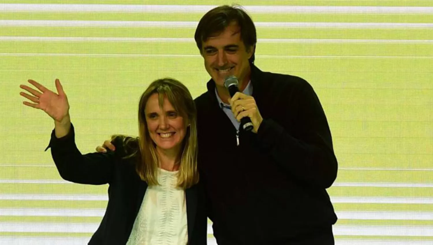 Gladys González junto a su compañero de fórmula, Esteban Bullrich, en las legislativas de 2017. TÉLAM