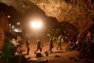 Después de nueve días, hallan sanos a los 12 chicos atrapados en una cueva