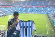 Tenía prohibido salir del país, pero viajó a Rusia, subió fotos a Facebook y lo detuvieron