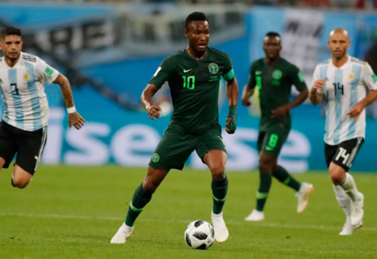 CAPITÁN NIGERIANO. John Obi Mikel jugó contra Argentina a pesar del secuestro de su padre. (REUTERS)