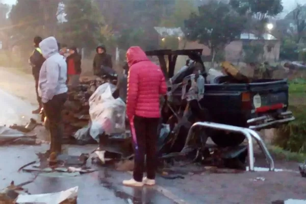 Dos hombres murieron en un choque entre una camioneta y un colectivo en El Chañar