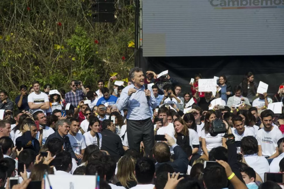 CON LOS JÓVENES. En la UCR quieren que Macri concurra a un encuentro regional de dirigentes de Cambiemos. la gaceta / foto de jorge olmos sgrosso (archivo)