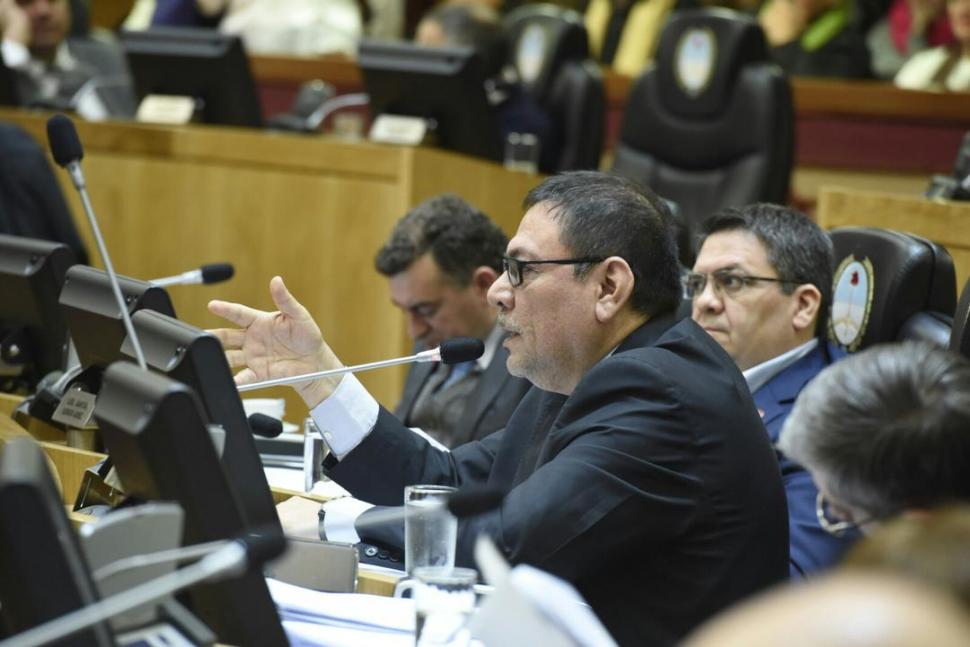 APOYO OPOSITOR. Valdez, García y Albarracín votaron junto al oficialismo para eliminar los partidos vecinales. fotos prensa legislatura 