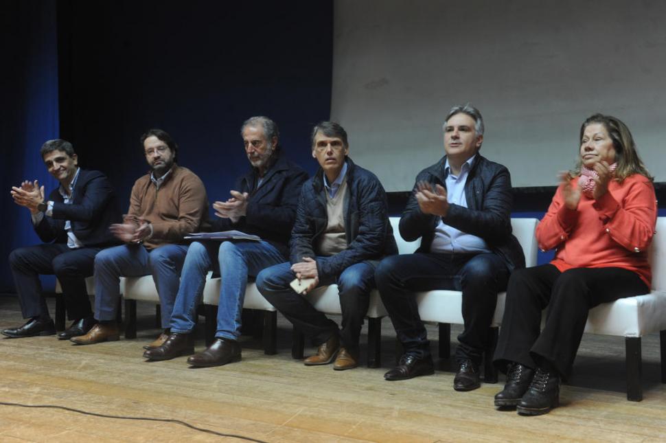 CRÍTICOS. Yedlin -primero desde la izquierda- organizó el tercer encuentro de Argentina Federal; en el debate afloraron los cuestionamientos al macrismo. la gaceta / fotos de antonio ferroni 