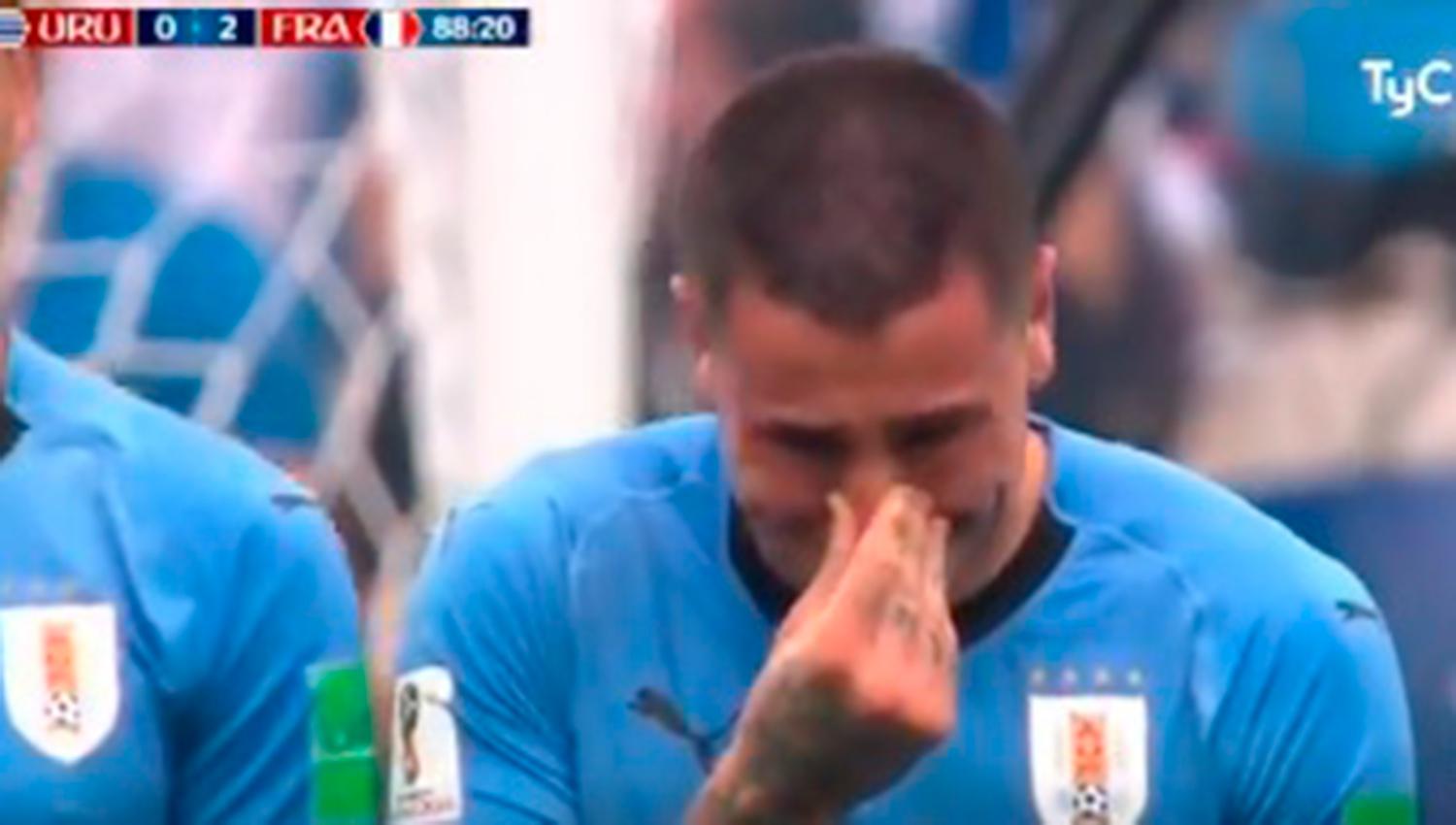 Un jugador de Uruguay lloró por la eliminación mientras aún jugaba el partido