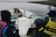 Búsqueda en El Cadillal: sacaron el tanque de una lancha del fondo del dique