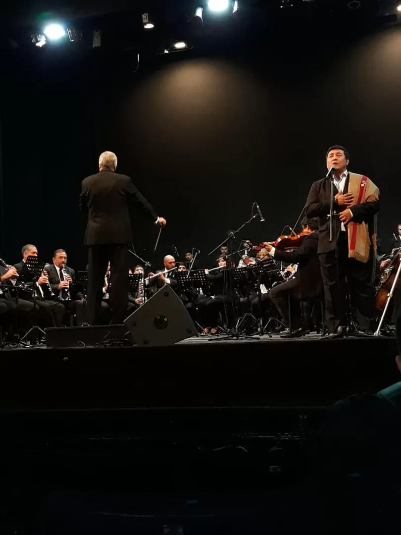 DE GALA. La Banda Sinfónica y Coqui Sosa grabaron el Himno Nacional.  