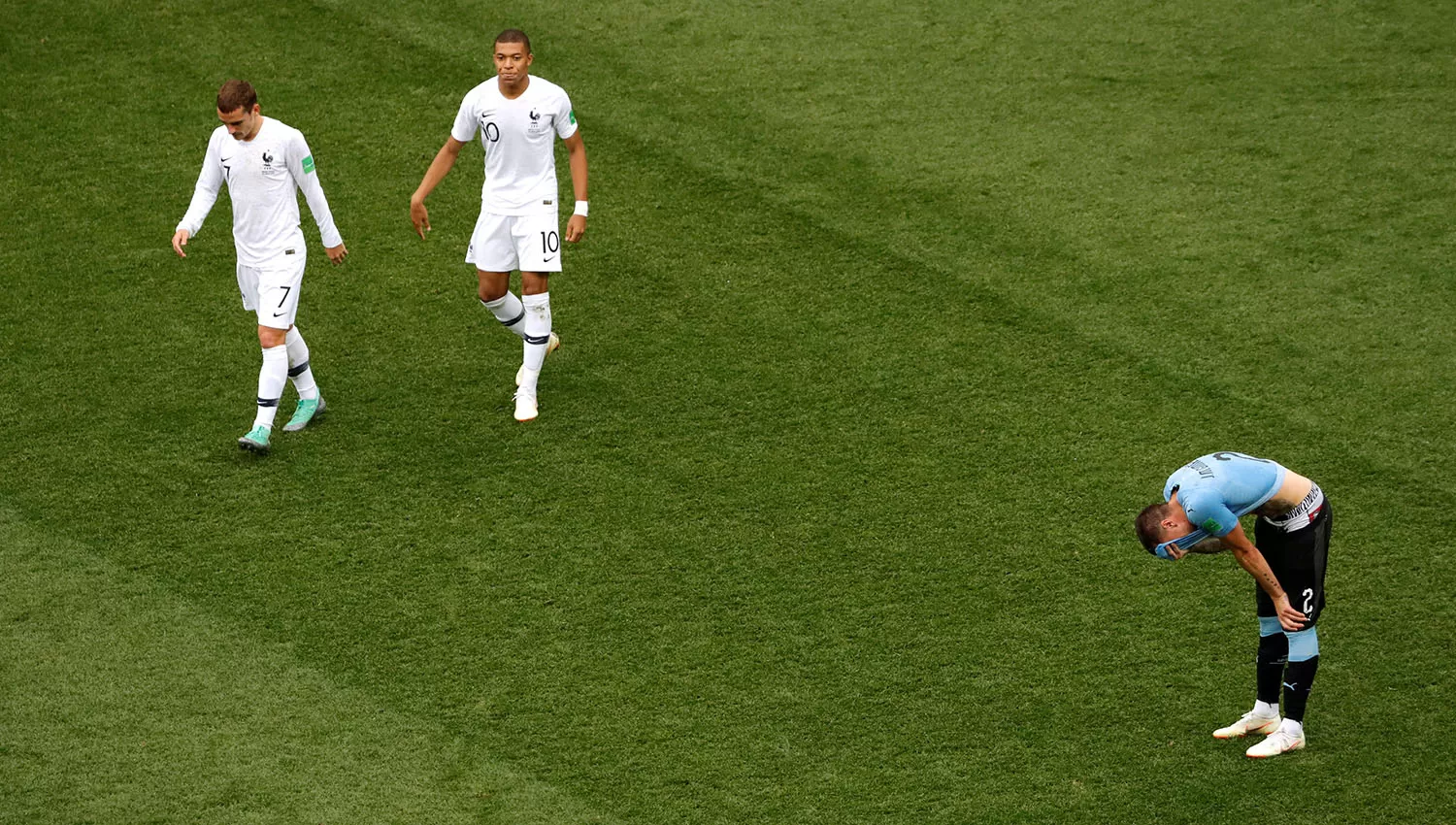 Kylian Mbappé es una de las sensaciones del Mundial. En la foto, junto a Griezmann, tras la victoria sobre Uruguay.
REUTERS