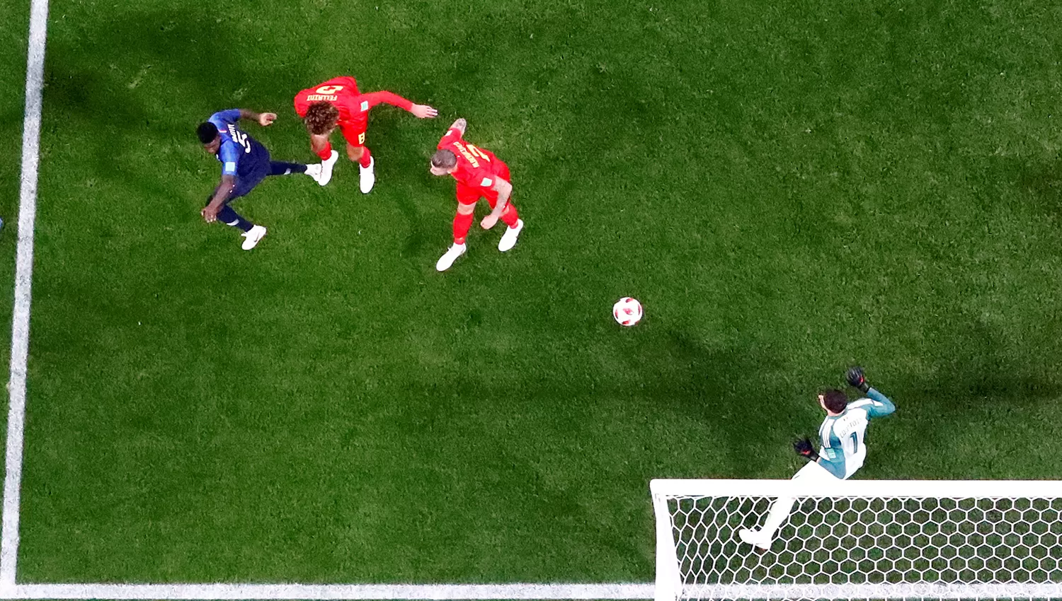 Con este gol de cabeza, Samuel Umtiti entró en la historia grande del fútbol galo.
REUTERS