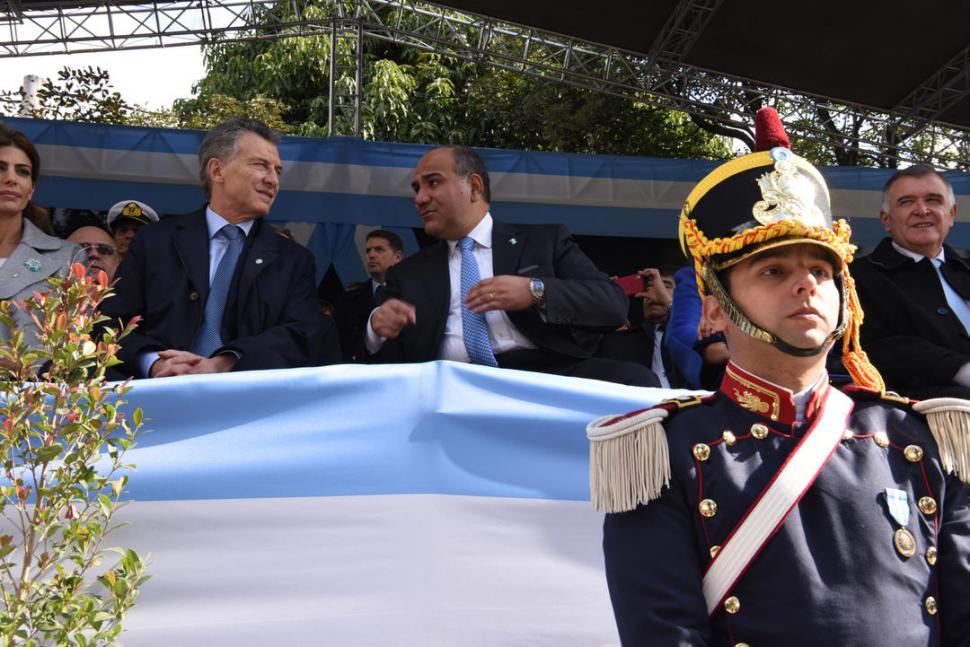 EN LA FECHA PATRIA. Macri habló de la tormenta que atraviesa la economía argentina, mientras Manzur abre el paraguas ante pedidos de ajuste. la gaceta / foto de josé nuno