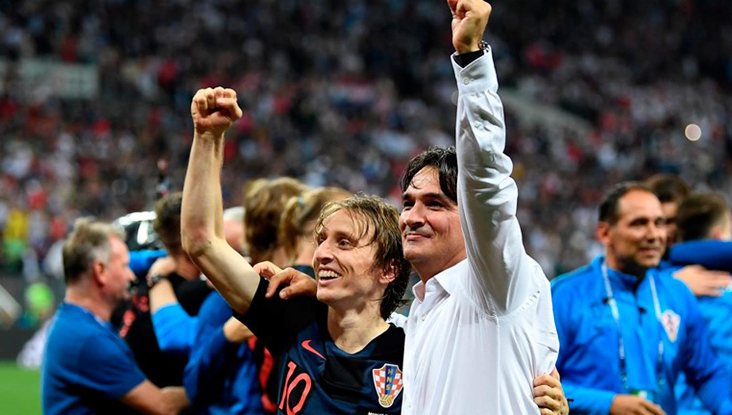 Luka Modric y Zlatko Dalic celebran la clasificación croata a la final.
FOTO TOMADA DE ES.FIFA.COM