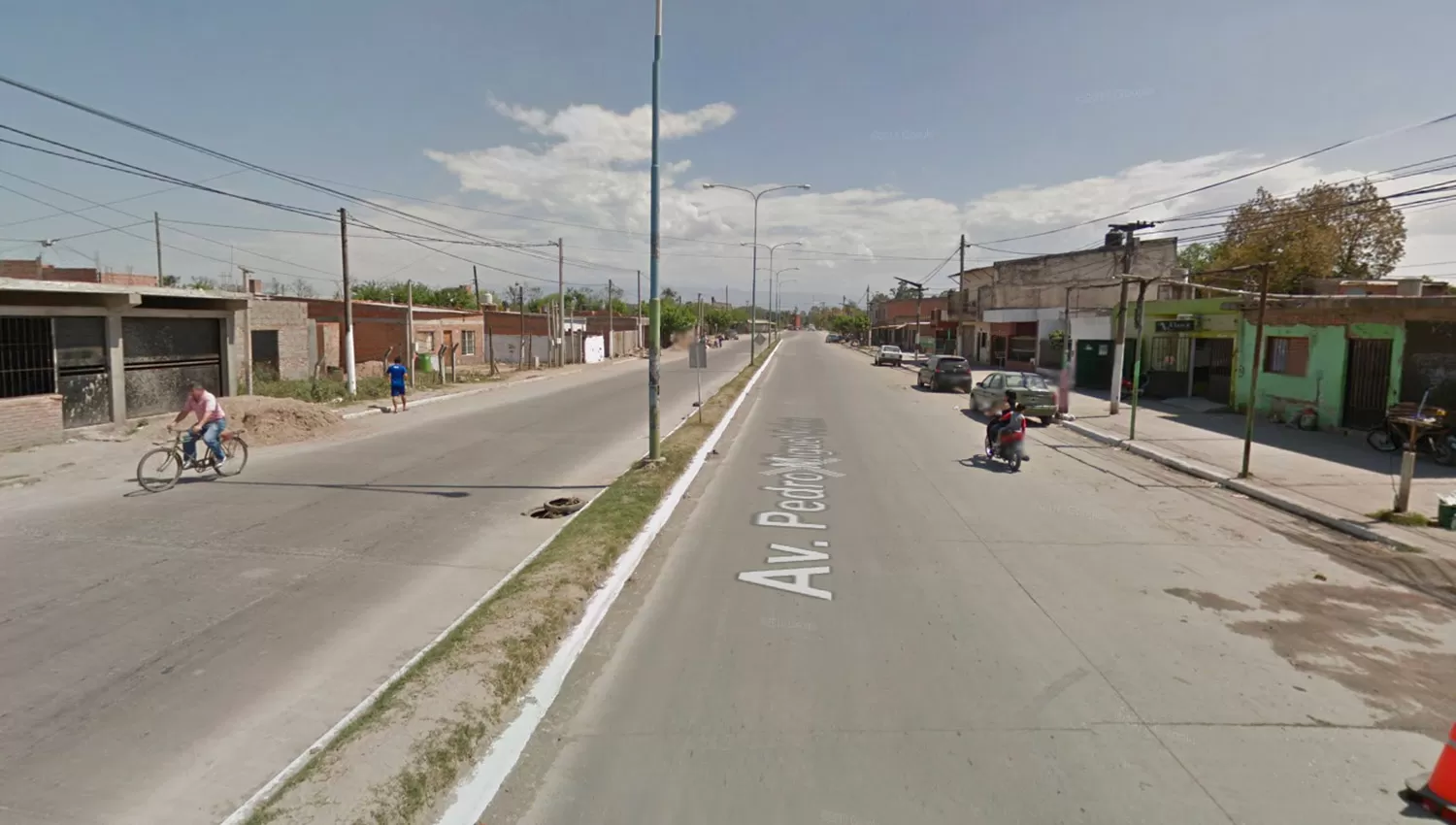 ROBO. El joven fue abordado cuando transitaba por la avenida Pedro Miguel Aráoz, al este de la ciudad. GOOGLE MAPS