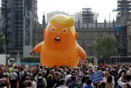 Londres recibió a Trump con protestas y un muñeco inflable con su cara como bebé gritón