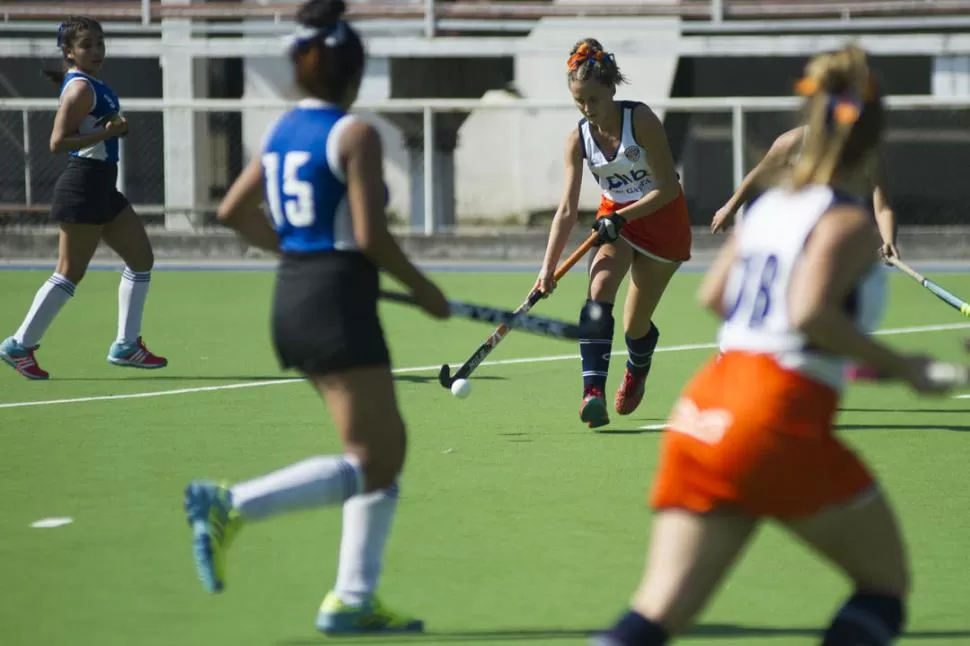 UN PASO MÁS. El seleccionado A Sub 16, se mide a las 14 con las salteñas. la gaceta / FOTO DE JORGE OLMOS SGROSSO