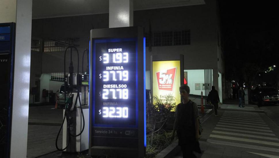 El litro de “premium” subió $ 2 en 15 días