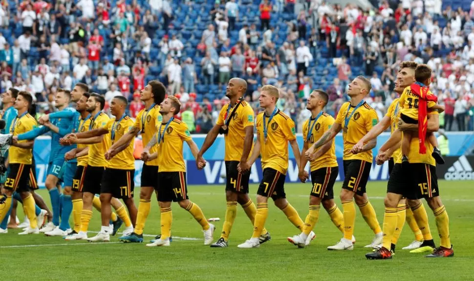 SE LLEVARON TODOS LOS APLAUSOS. Los jugadores belgas saludaron al público luego de la victoria de ayer. Fueron casi los campeones morales de esta Copa. reuters