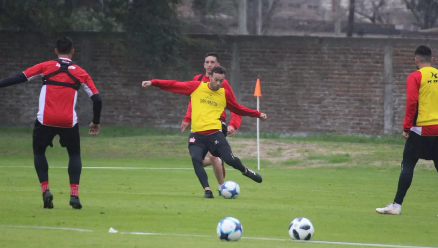 CON TODO. El  Santo volvió de Jujuy a entrenar en el Complejo pensando en Atlético.