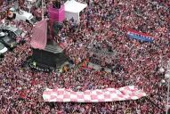 En vivo: más de 100.000 croatas reciben a su Selección como verdaderos campeones