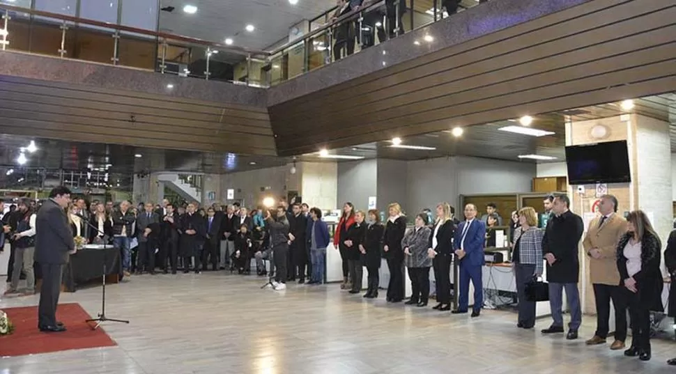 ANUNCIOS. El ministro Amado encabezó el acto el viernes en la Caja Popular. comunicación pública