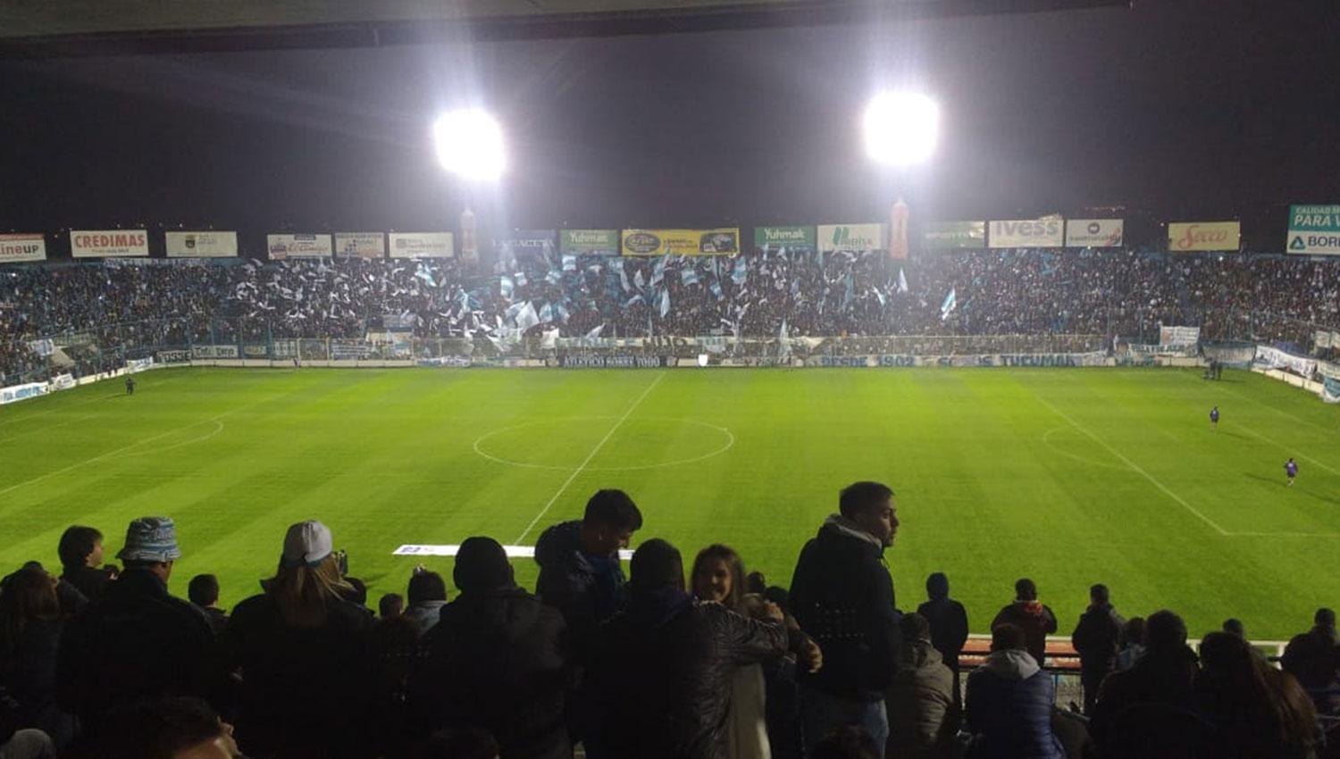 LA PREVIA. El estadio Monumental alojará el primer amistoso de invierno entre Decanos y Santos. (LA GACETA / JUAN MANUEL ROVIRA)