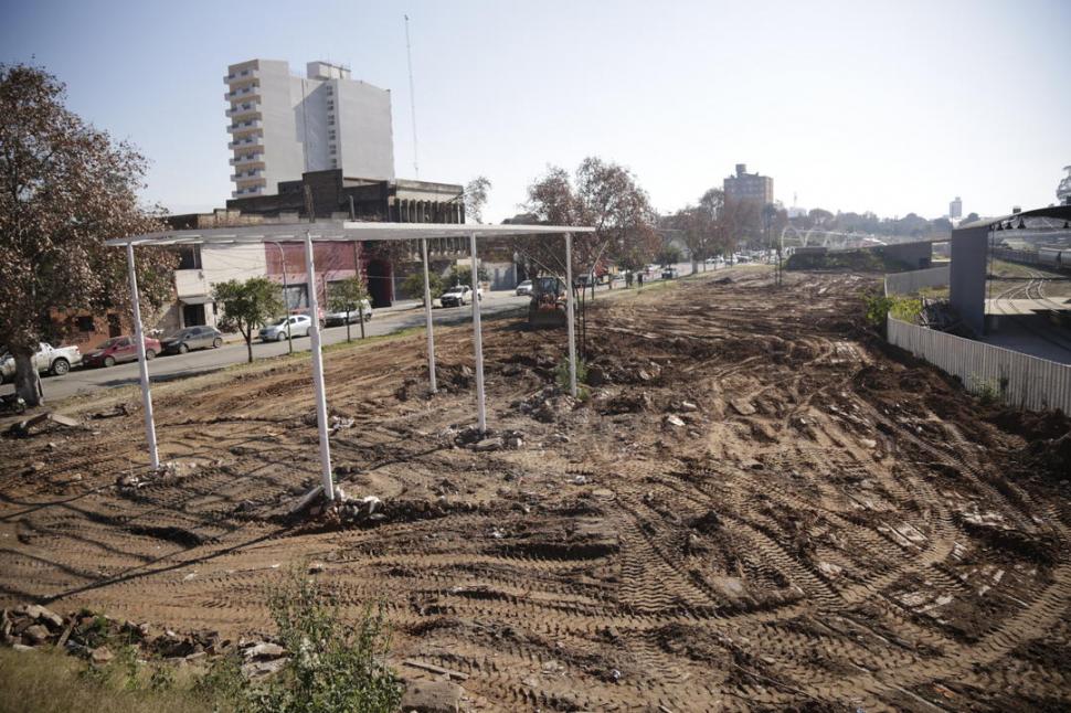 PASEO DEL BICENTENARIO. Actualmente, la Municipalidad trabaja en acondicionar el sector de la calle Suipacha.  