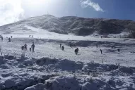 Tafí del Valle, envuelto en un traje blanco