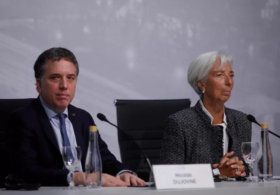 CONFERENCIA CONJUNTA. El ministro de Hacienda, Nicolás Dujovne, se refirió a la crisis económica del país junto a Lagarde, la titular del FMI.  reuters