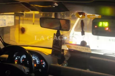 Falsos pasajeros le cortaron la cara a un taxista y le quitaron el auto