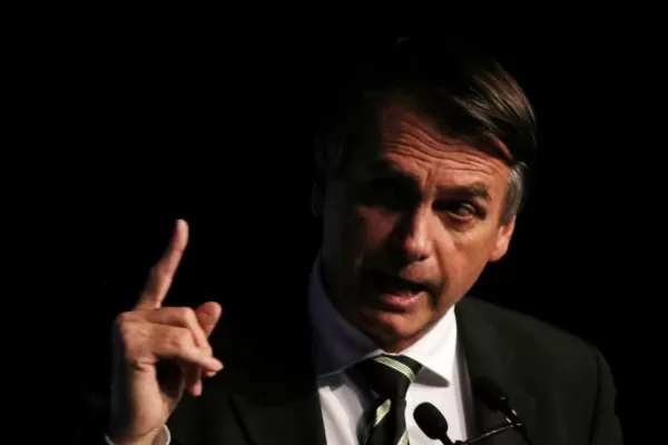 Sin Lula en carrera, encabeza el ultraderechista Bolsonaro