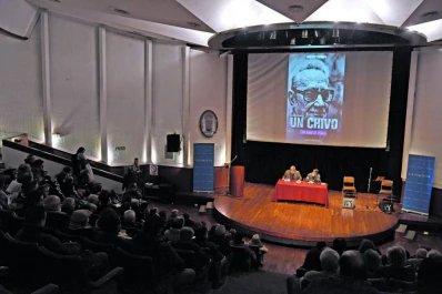 Ante un auditorio colmado, se presentó el libro que rinde tributo a “Chivo” Valladares
