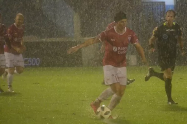 Atlético todavía no conoce a su rival: por la lluvia, se suspendió el partido de Huracán y Victoriano Arenas