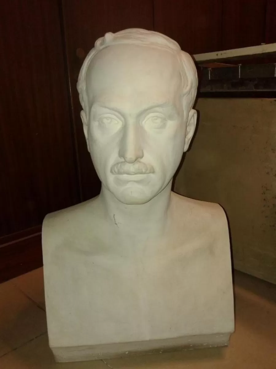 JUAN B. TERÁN. Busto del fundador de la Universidad de Tucumán, obra del escultor Juan B. Finocchiaro 
