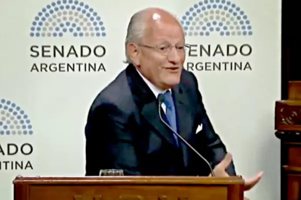 Albino afirmó que los senadores se mancharán las manos “con sangre” por el aborto