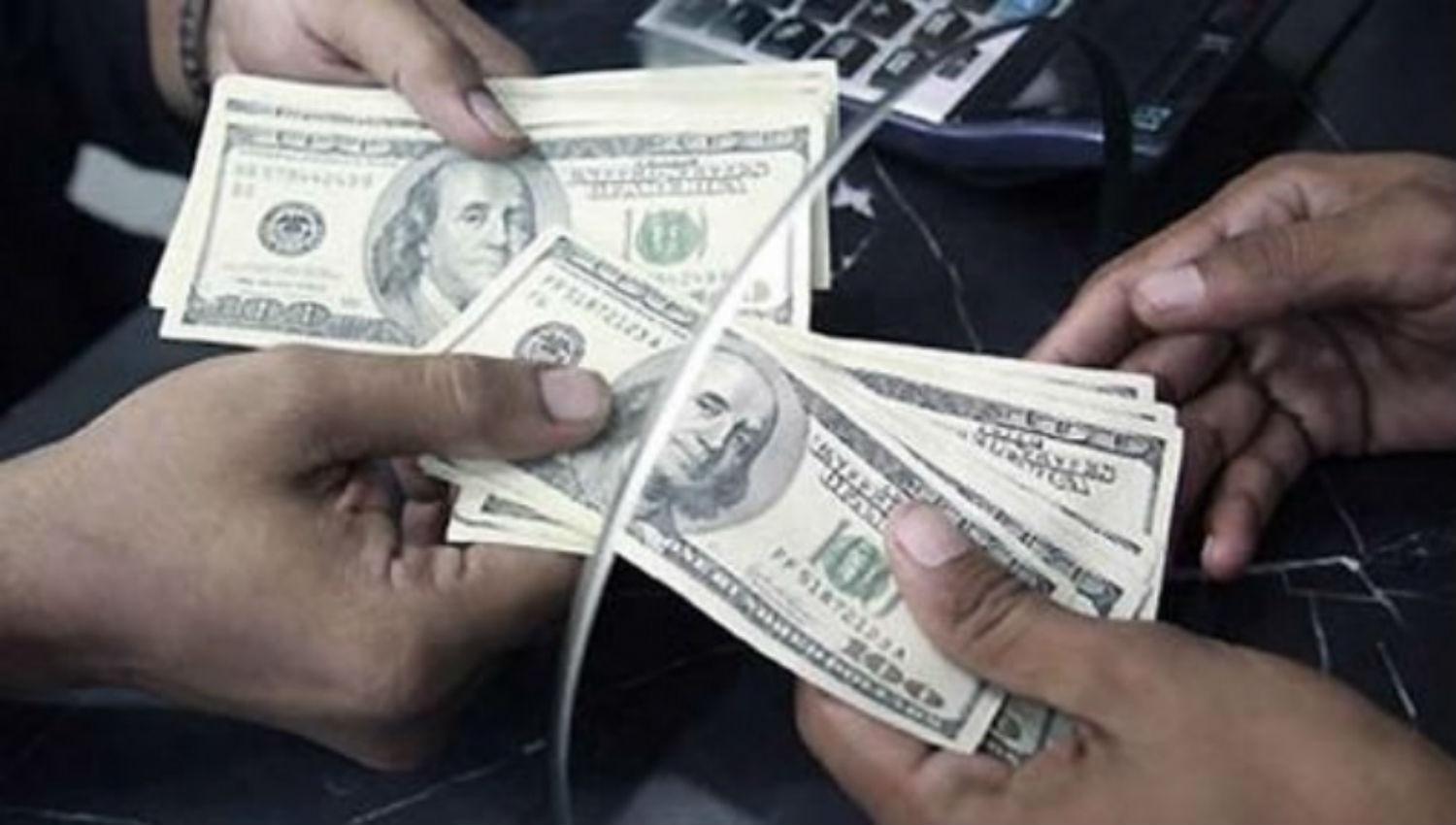 Dos salteños intentaban vender 10.000 dólares falsos en el sur tucumano