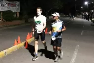 El cirujano tucumano se reencontró con el competidor al que operó en una carrera