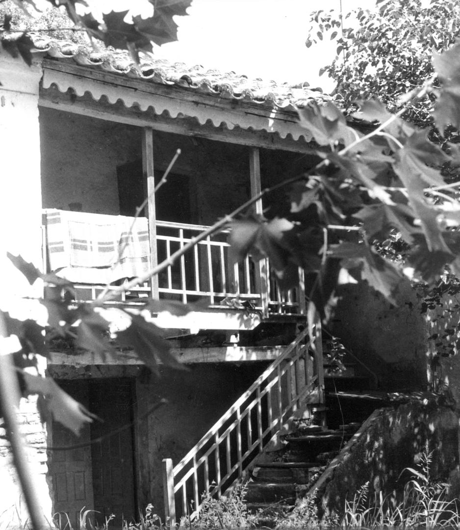 “EL OBRAJE”. En la década de 1980, se tomó esta foto de la casa primitiva de los Nougués, en El Manantial. 