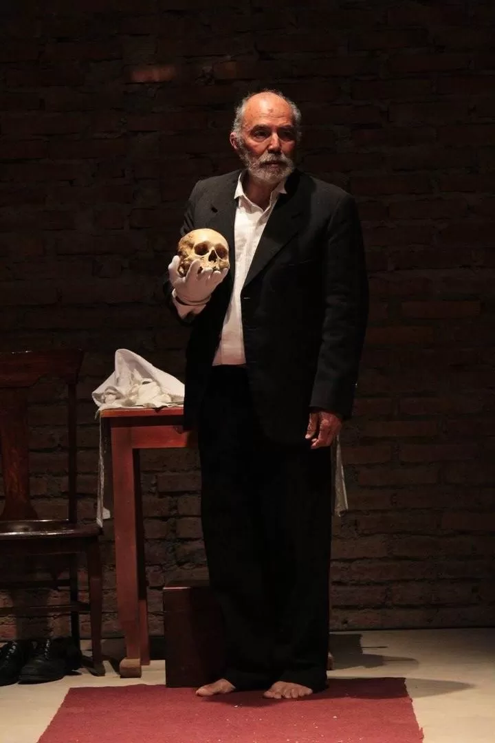 CONFLICTOS. Rodolfo Pacheco en “Bailemos sobre las cenizas, Hamlet”. 
