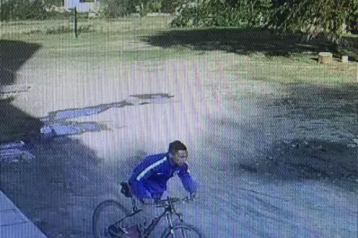 Video: así robaron una bici en una YPF de la avenida Perón