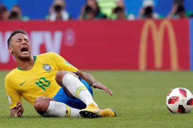 Neymar confesó que exagera las faltas y desató la polémica en Brasil