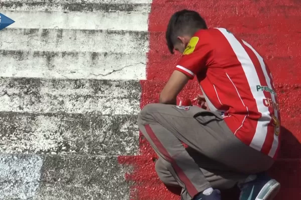 Hinchas de San Martín pintaron las tribunas de la Ciudadela antes del clásico