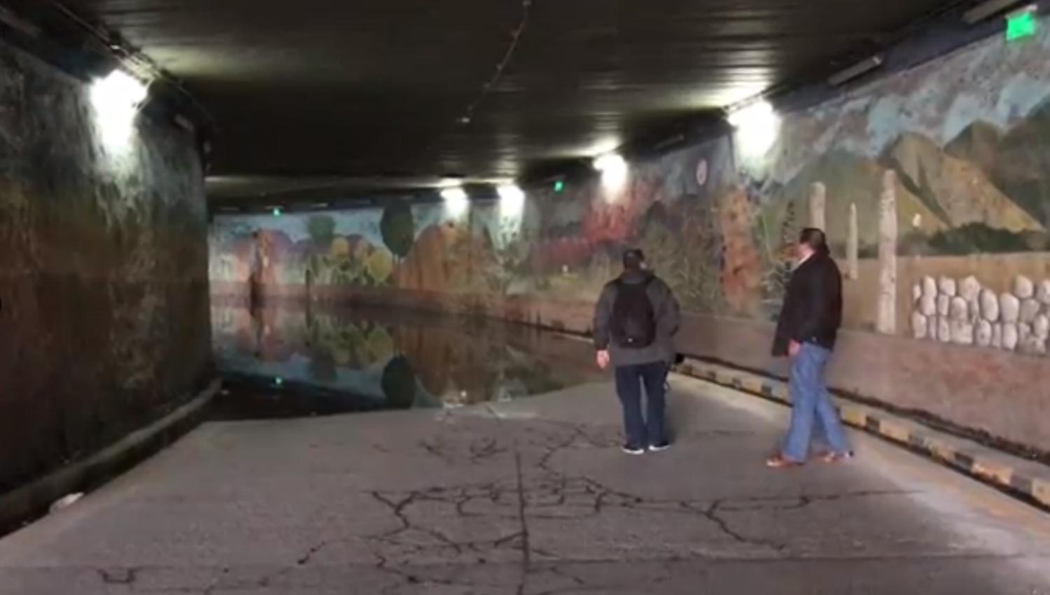 Por un problema con la bomba, el túnel de calle Córdoba está inundado