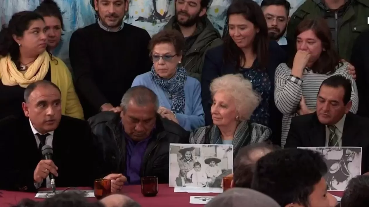 EMOCIÓN. Camilo e Ismael, en los extremos, son los hermanos de Marcos.