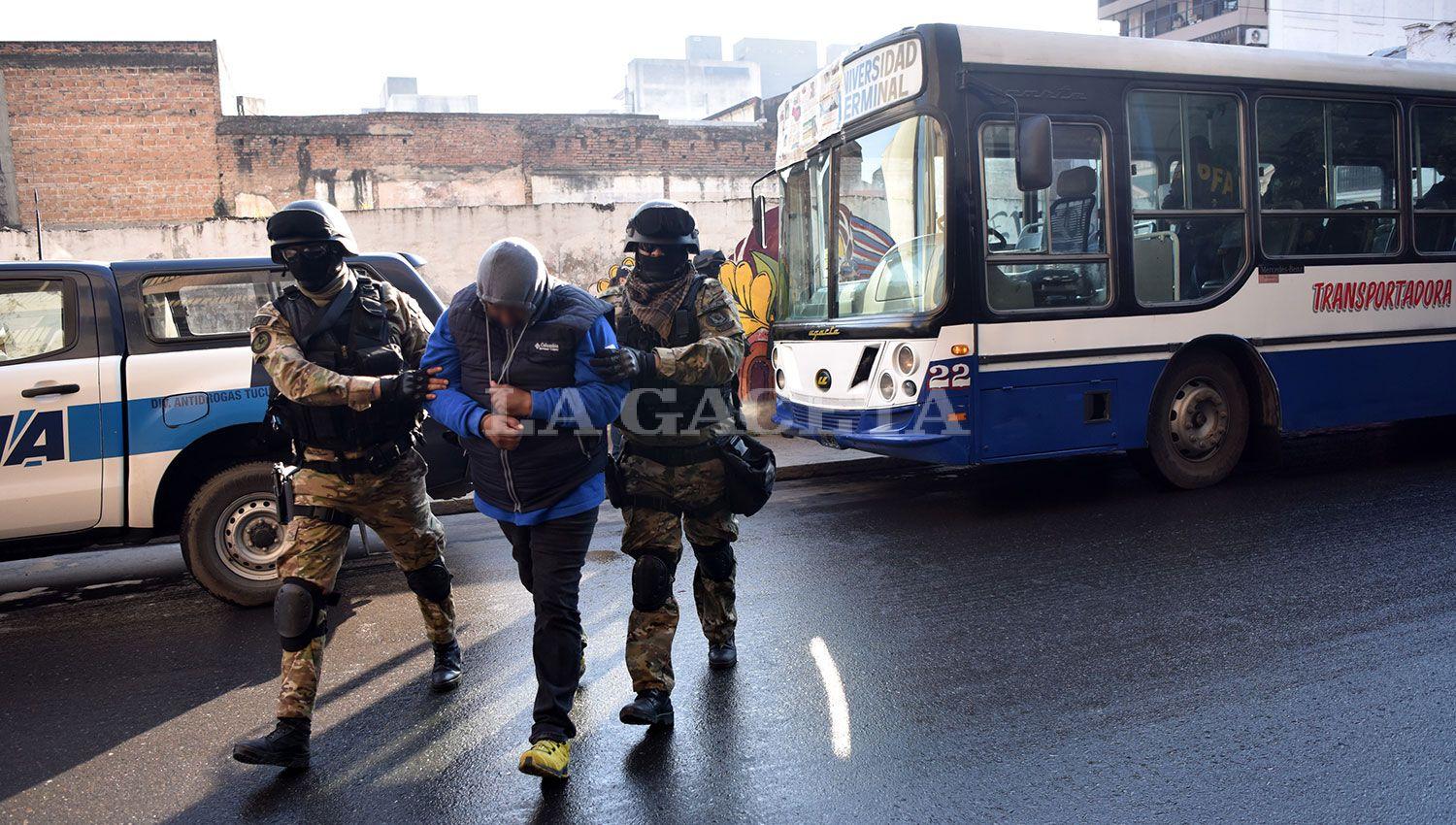 Todos a Tribunales: trasladaron al clan Reyna en un colectivo y con un amplio despliegue policial