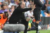 Bielsa les ordenó a su jugadores recolectar basura para que entendieran el esfuerzo de los hinchas