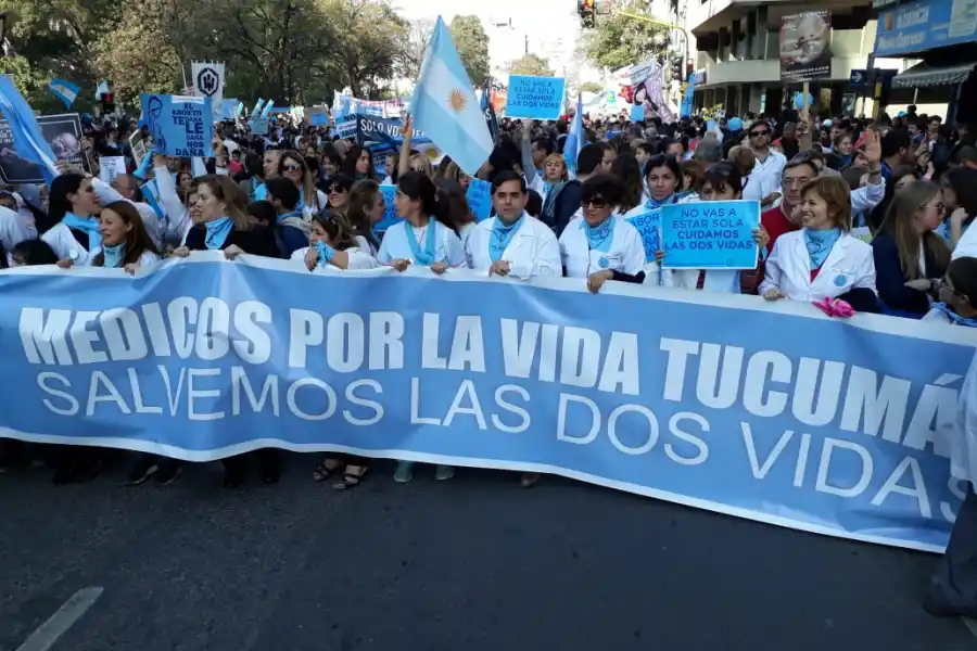Miles de tucumanos marcharon en rechazo a la legalización del aborto