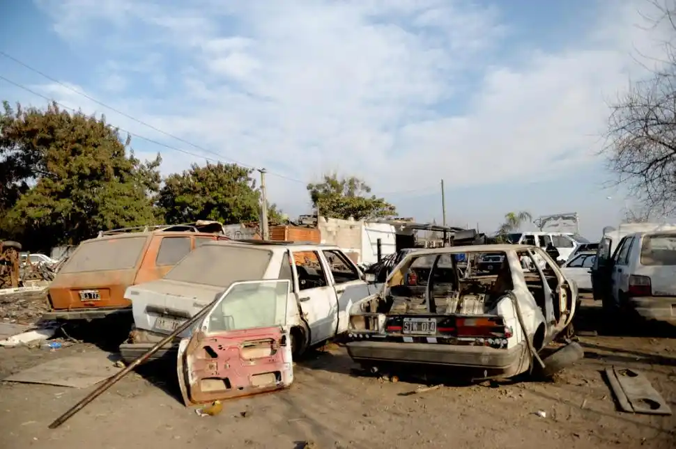 POBREZA. Una calle de casillas angostas pegadas una con otra. Es la Manzana A del barrio Las Piedritas. 