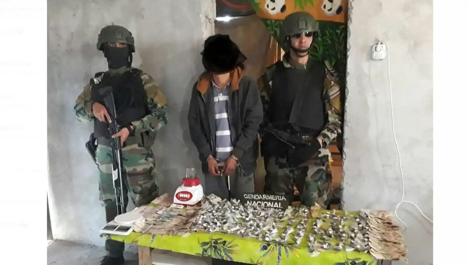 Desbarataron dos quioscos del Clan Farías en San Cayetano